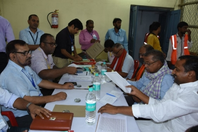 MLC polls: Row erupts over govt employee’s bid to enter centre with Form-16s in Patna during counting MLC polls: Row erupts over govt employee’s bid to enter centre with Form-16s in Patna during counting