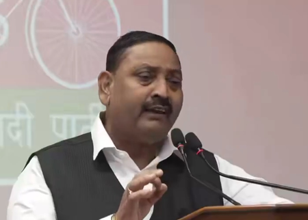 Ex-BJP MP Dharmendra Kashyap switches to SP; Akhilesh welcomes him into party