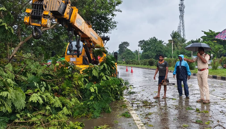 Cyclone ‘Arnab’ impact: Several flights from Vizag, Vijayawada cancelled Cyclone ‘Arnab’ impact: Several flights from Vizag, Vijayawada cancelled