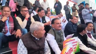 Cong, BJP stage separate protests during U’khand Assembly session Cong, BJP stage separate protests during U’khand Assembly session