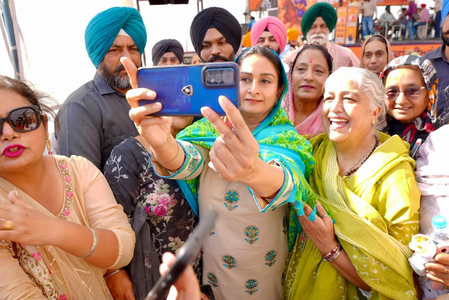 Organise ‘thikri pehra’ to curb drug trafficking in Punjab: Harsimrat Badal Organise ‘thikri pehra’ to curb drug trafficking in Punjab: Harsimrat Badal
