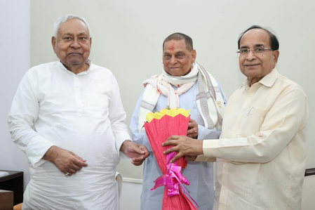 Bihar: Neeraj Kumar meets Nitish Kumar after 4th straight win Bihar: Neeraj Kumar meets Nitish Kumar after 4th straight win