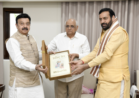 Haryana CM meets Bhupendra Patel, invites Gujarat counterpart to business summit Haryana CM meets Bhupendra Patel, invites Gujarat counterpart to business summit