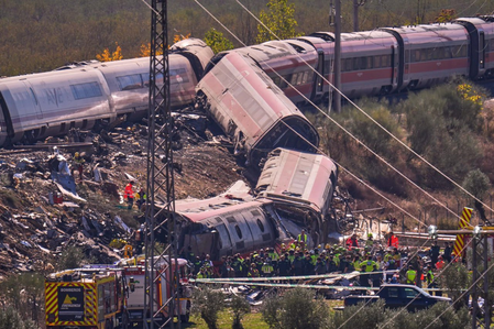 Spanish PM declares 3 days of national mourning after deadly train collision Spanish PM declares 3 days of national mourning after deadly train collision