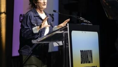 Amy Poehler wants more kissing scenes in ‘The Pitt’ Amy Poehler wants more kissing scenes in ‘The Pitt’