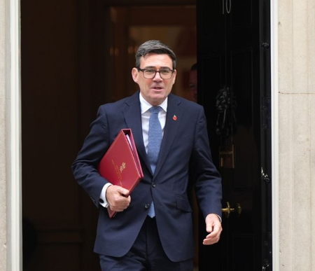 UK announces extra 10-billion-pound support for Ukraine