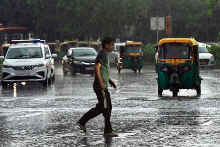 Rain lashes Delhi-NCR, IMD issues yellow alert; AQI remains in ‘poor’ category Rain lashes Delhi-NCR, IMD issues yellow alert; AQI remains in ‘poor’ category