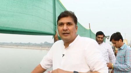 Drink water at Kalindi Kunj ghat: AAP leader dares BJP MP after latter takes dip in Yamuna Drink water at Kalindi Kunj ghat: AAP leader dares BJP MP after latter takes dip in Yamuna