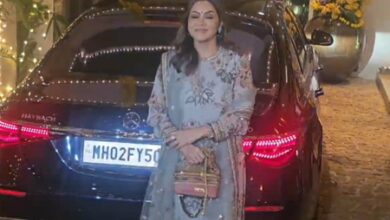 Gauri Khan makes solo appearance without Shah Rukh Khan at Anil Kapoor-Sunita Kapoor’s Karwa Chauth celebrations Gauri Khan makes solo appearance without Shah Rukh Khan at Anil Kapoor-Sunita Kapoor’s Karwa Chauth celebrations