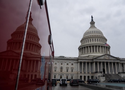 Trump threatens vetoes if Democrats win House