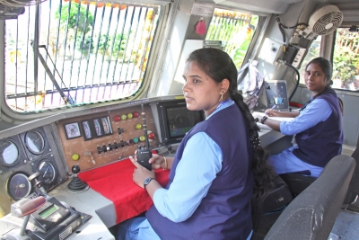 Cabinet approves bonus worth Rs 2,010 crore for over 11.40 lakh railway employees Cabinet approves bonus worth Rs 2,010 crore for over 11.40 lakh railway employees