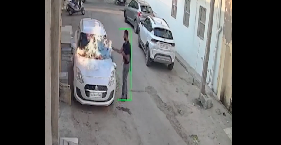 Car’s Repeatedly Beeping Sensors Allegedly Anger Man, Who Sets Woman Lawyer’s Vehicle on Fire in Gujarat’s Morbi