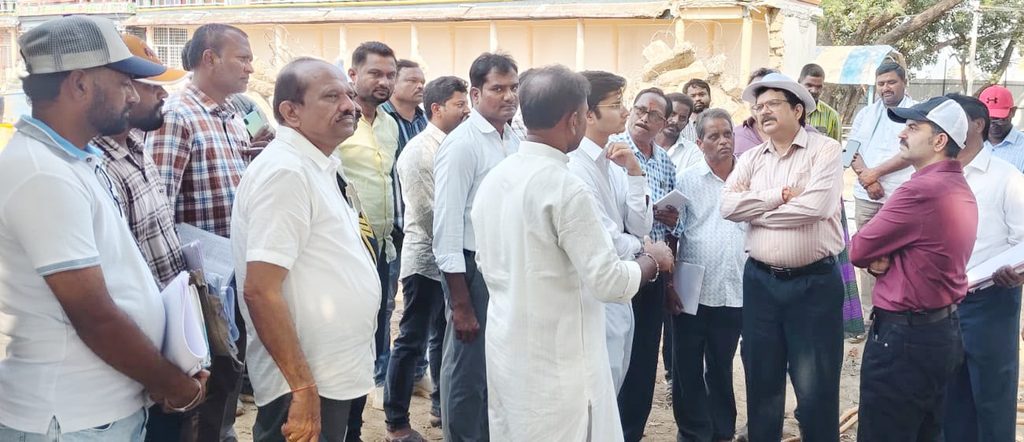 Endowments Commissioner inspects Godavari Pushkaralu, Kaleshwaram temple works