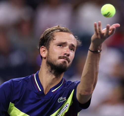 Daniil Medvedev overcomes Struff challenge to march into round 3 at Shanghai Masters