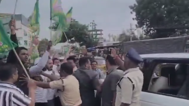 AIMIM Leaders Block Sudarshan Reddy’s Convoy in Nizamabad