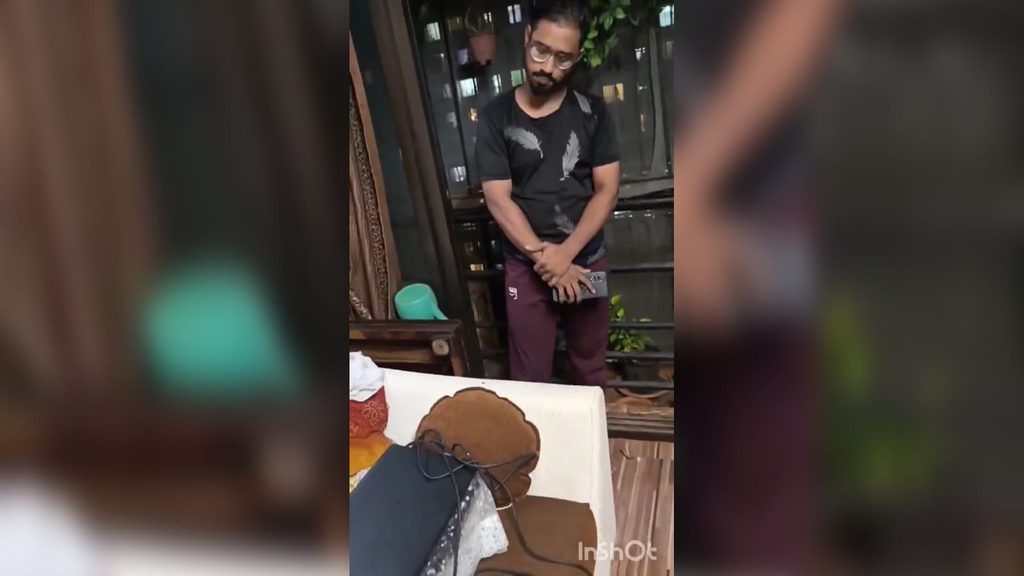 Viral News: Delivery Worker Faces Confrontation After Azaan Notification Goes Off at Customer’s Home