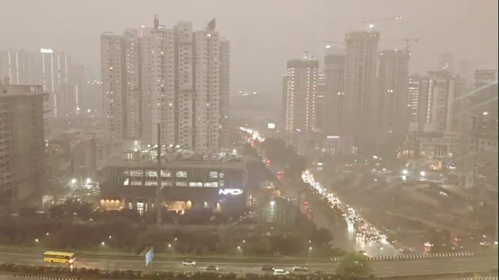 Heavy Rain Brings Hyderabad Traffic to a Standstill; IT Hub Witnesses Long Queues